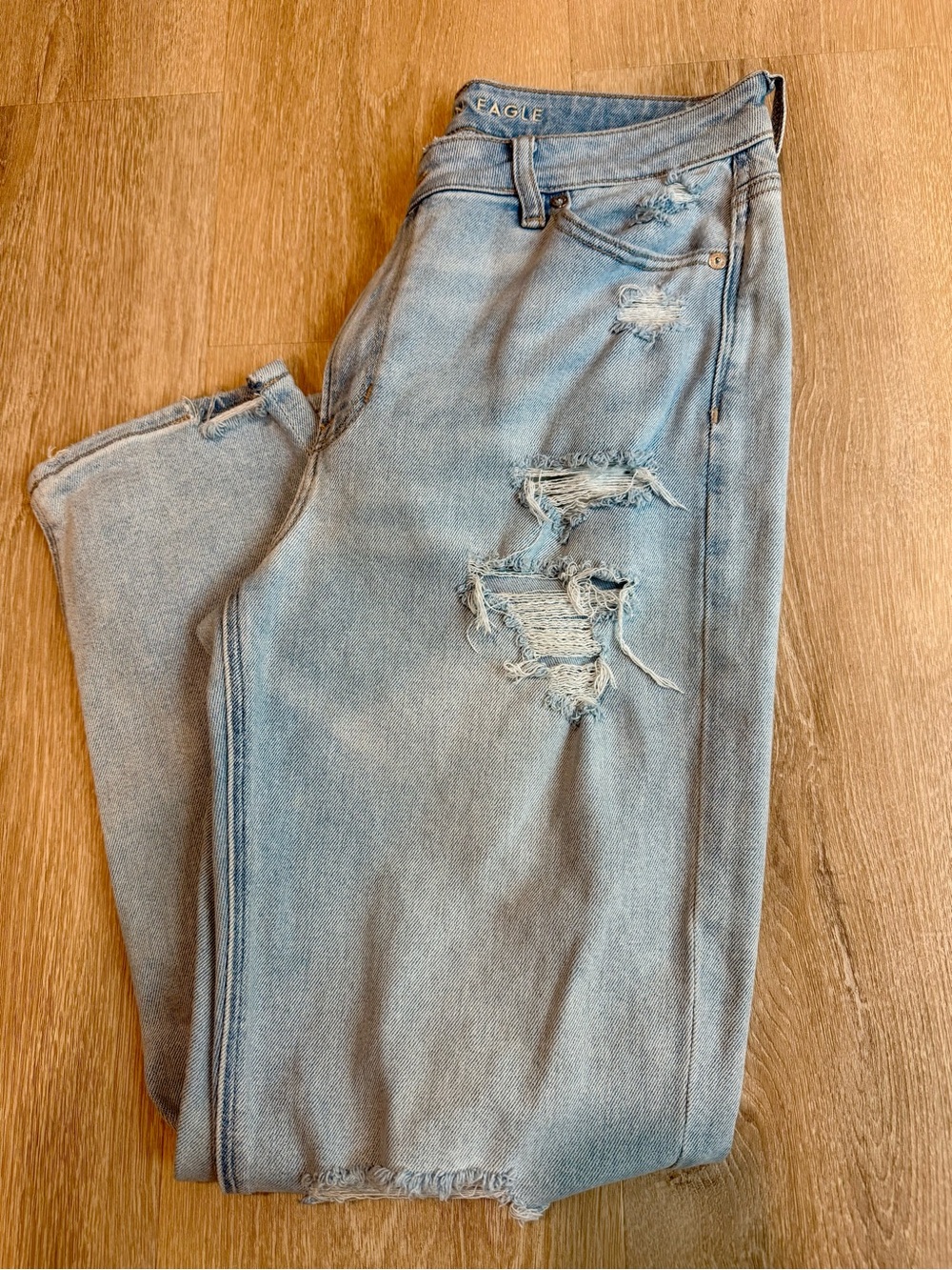 American Eagle Outfitters Women’s Light Blue Slim Straight Ripped Jeans